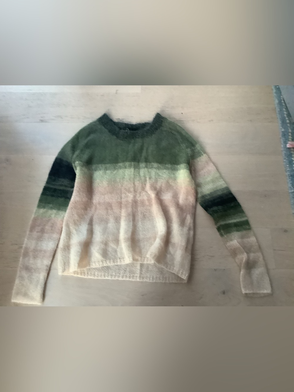 Xs Women’s Ombre Crewneck Sweater in Green and Cream